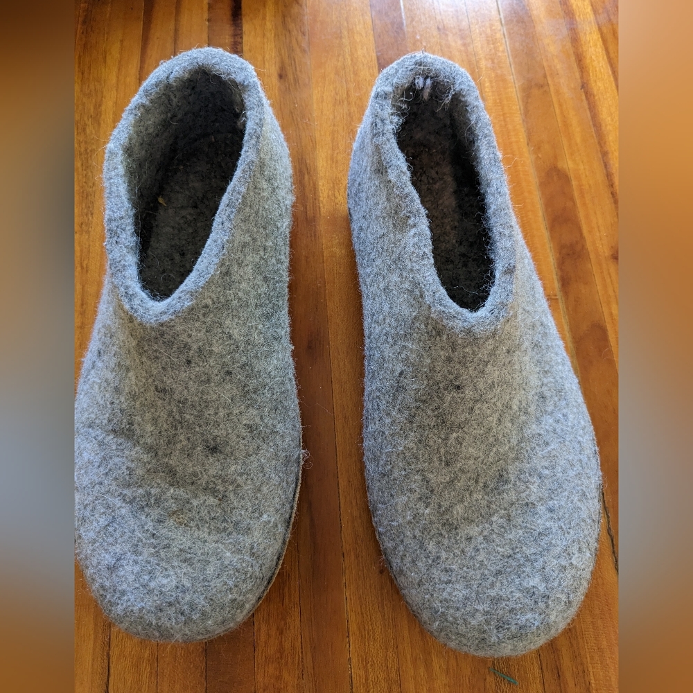 Gerlups size 10 women's slippers